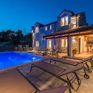 Brand New Cara D Oro, Vrana Villa